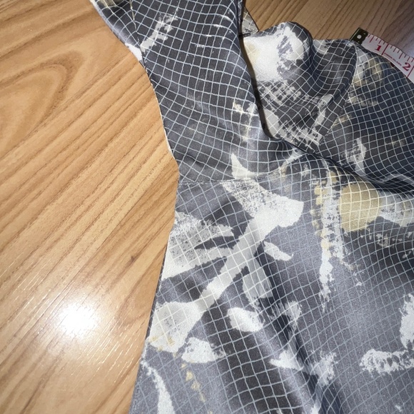 Escada (34 EU) 100% silk vintage shirt with abstract grey & ivory pattern - Picture 15 of 15